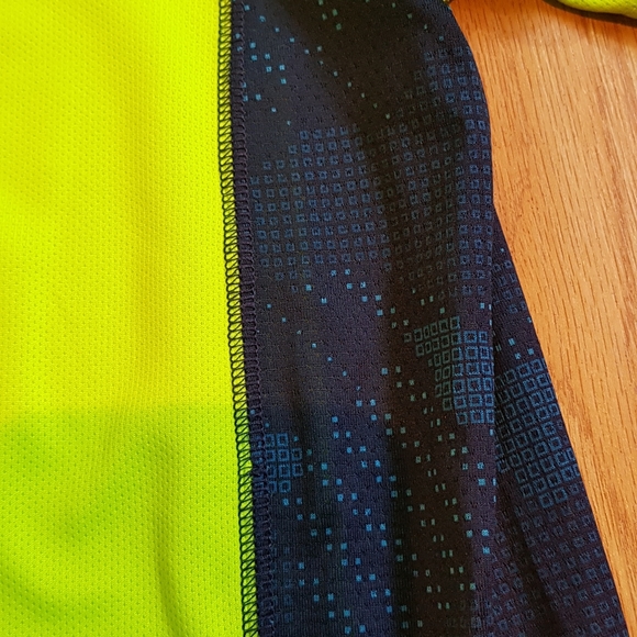 2 Old Navy Active Go Dry Athletic Short Sleeve Shirts - Picture 5 of 7